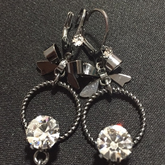 Jewelry - Picture 2 of 3